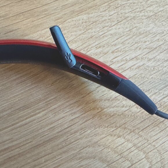 Samsung Gear Circle Wireless Headphones, Around the Neck Design, Red - Picture 8 of 16